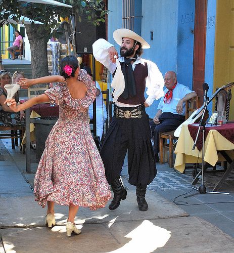 Hombre bailando solo festival sexo en coche Cartagena-47950