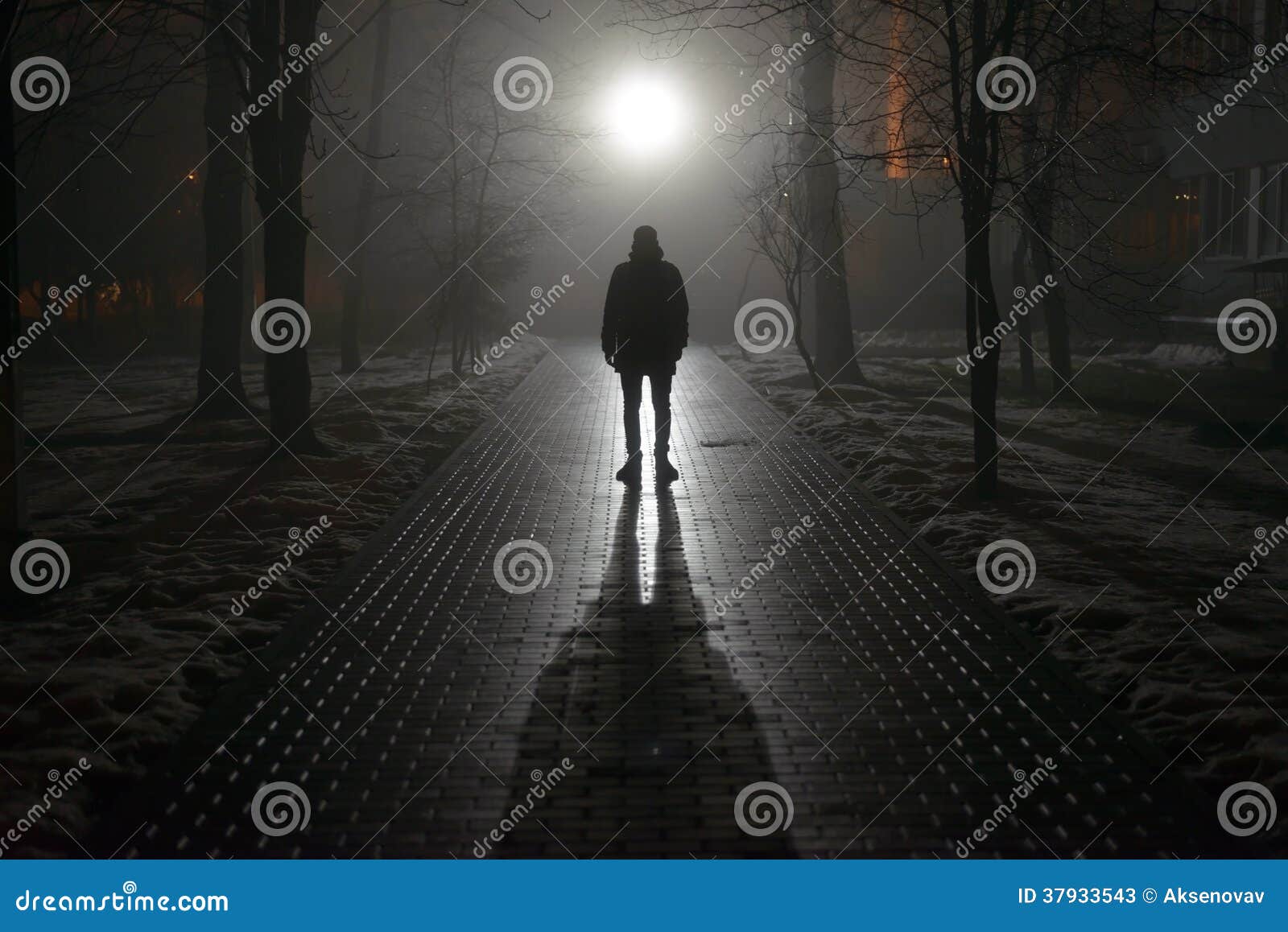 Hombre solo en la oscuridad mujer para trio Hospitalet-70227